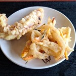 うどんや - ゲソ天、かき揚げ