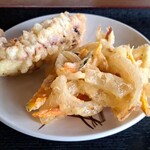 うどんや - ゲソ天、かき揚げ
