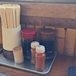 うどんや - 割り箸、爪楊枝、調味料