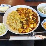 四川料理　川国志 - 四川麻婆かけ炒飯定食 980円 ♪