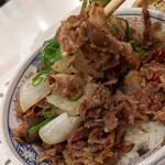 ステーキハウス 肉が一番 - 黒毛和牛バラ肉丼 390円