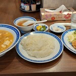 やっこ - 定食唐揚げ麻婆豆腐880円