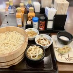 Marugame Seimen - つけ汁、かけ出汁、天つゆ、温泉玉子