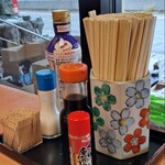 活魚料理 びんび家 - 調味料、割り箸、爪楊枝