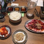 タレ焼肉と包み野菜の専門店 焼肉くるとん - ランチ焼き肉　1122円