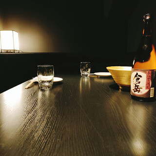 ゆったりとしたソファー席、デートにもおすすめ（２～４名様）