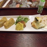 ぽんた工房 - 「そばセット」のいなり蕎麦掻き（1番左）、蕎麦春巻き（1番右）などなど