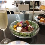 BARNEYS CAFE BY MI CAFETO - 