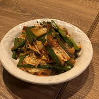 炭火焼肉ホルモン うしごろ 中目黒店 - やみつきキムチ