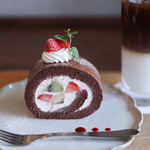 キッサ マシマロ - 料理写真:２０２２年１２月再訪：ショコラとフルーツのロールケーキ☆
