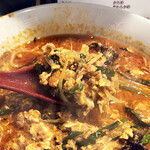 breath food 川崎店 - ひき肉がたまごでとじられていて、にんにくのパンチもあり、川崎のニュータンタンメンに近い感じ。同時にゴマの香りもしたり、野菜の種類が多かったり、オリジナリティのあるメニューです