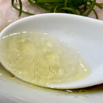 中華そば ふじ野 - 奥久慈しゃも100%のスープ。