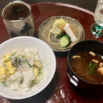 吟粋庵結城 - 栗ご飯、赤だし、漬物