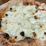 ピッツェリア・ゴンザ - クワトロフォルマッジ