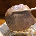 煮干中華ソバ イチカワ - チャーシューリフト。