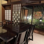 Inataya - 『座敷』中庭に面したテーブル個室