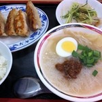 台湾風味 ミスターヤン - ビーフン＋焼き餃子