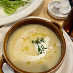 ジリーニ・リザイア - 前菜ランチ。本日のポタージュ。さつま芋のポタージュ