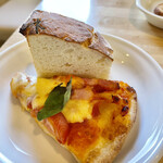 ジリーニ・リザイア - フォカッチャと本日のピッツァ1カット