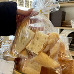 ジリーニ・リザイア - フォカッチャのみみ。100円で購入