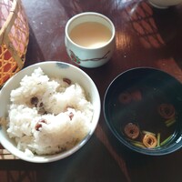 韻松亭 - 豆ご飯・赤出汁・茶碗蒸し
