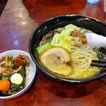 190836797 - 【2022.12.1(木)】とんこつキャベツのせラーメン(並盛・150g・太麺)770円＋ミニからしめんたいごはん200円