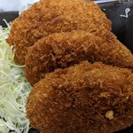 とん吉 - 家内アディショナルタイムStart
      あらまカレーコロッケを追加。
      ま。此れも三人でShareしたのですが。