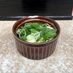 横濱ラーメン あさが家 - 青ネギハーフ100円。