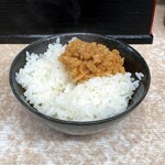 横濱ラーメン あさが家 - 平日はライス1杯無料。