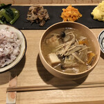 Honno Yomeru Misefudukue - 野菜たくさんの定食