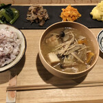 本の読める店 fuzkue - 野菜たくさんの定食