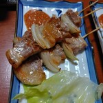 Hakatatsuko - 豚肉＆玉葱串。間違いないお味！味噌だれも相性抜群！
