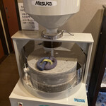 信州そば むらた - 石臼が稼働してる