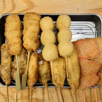 Kushikatsu Tanaka - 串カツ豚×2、うずら×2、串カツ牛×2、ささみ梅大葉×2、アジフライ×2、紅しょうが×2
                        2022年12月1日