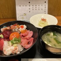 味菜 - 海鮮丼（卵黄のせ）