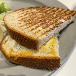 CAFE&KITCHEN PANITA - 5種のチーズのパニーニ