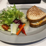 CAFE&KITCHEN PANITA - 5種のチーズのパニーニ