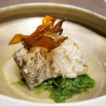 Washoku Itagaki - 焼物：太刀魚の梅と大葉入り幽庵焼き、近江蕪、芹、エリンギチップ
