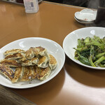 大龍 - 焼き餃子2人前と、青菜炒め