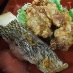 英 - 焼き魚と唐揚げ