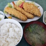 まいこや - 日替り定食はミックスフライ。ちゃんとお店で衣付けしてる。サクッと揚がって美味しかった！