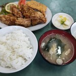 まいこや - 唐揚げ定食。この日はオマケに白身のフライが付いてきました！サクサクで美味しかった！