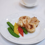 家全七福酒家 - 《本日推介菜（このひのひとしな）》"避風塘炒三鮮（ふねずまひのたみふう、えびほたてあをものいため）"