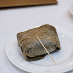 家全七福酒家 - 《點心（むしやしなひ）》"瑤柱珍珠雞（ほしかひばしとたまごいりのちまき）"に中夏（もろこし）の牙籤（つまやうじ）