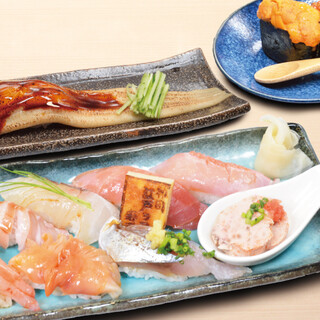 お得なランチセットと共に、昼飲み可能なアルコールメニュー有