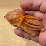 鮨駒 - 宮城産赤貝紐挟み