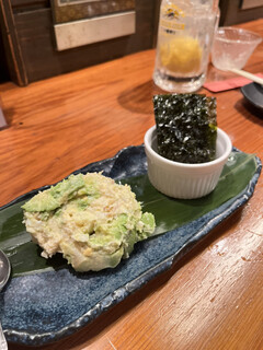 すず家 - アボカドポテトサラダ、韓国のり付き