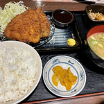 Mekikinoginji - 本日の日替り定食@800円  今日はアジフライ！フワッフワッのアジフライが2枚！ご飯と味噌汁はおかわり放題！近所で魚が食べられなくなってきたので助かってます！