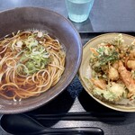 Yudetarou - 「小柱と春菊のかきあげミニ丼セット」750円也。税込。