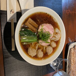 らーめん 鉢ノ葦葉 - ワンタン醤油らーめん大盛り